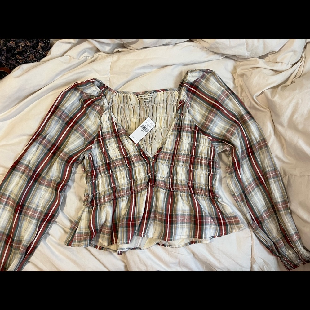 XL never worn AE blouse. Could run as a large/medium.